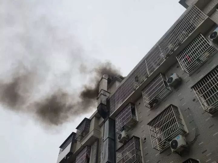 餐飲店老板被拘留10天,原因是？1